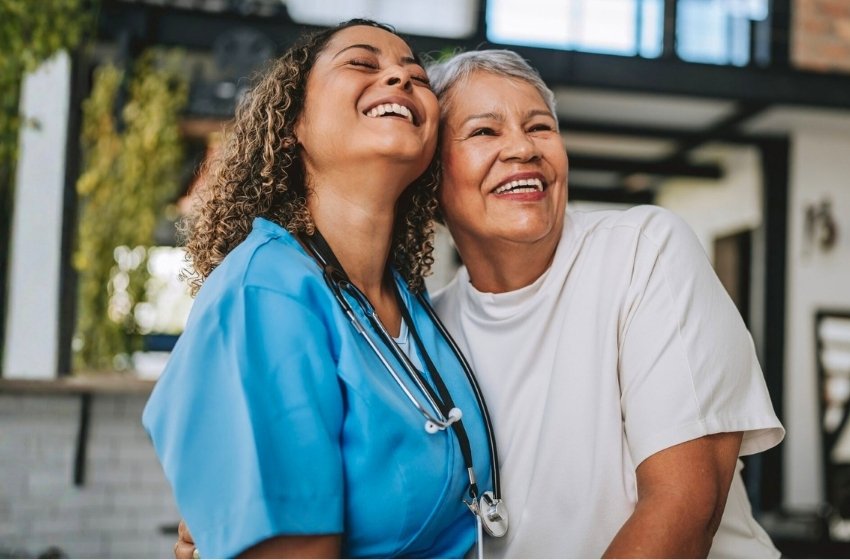 Gráfico mostrando o aumento da satisfação dos brasileiros com o SUS entre 2022 e 2025