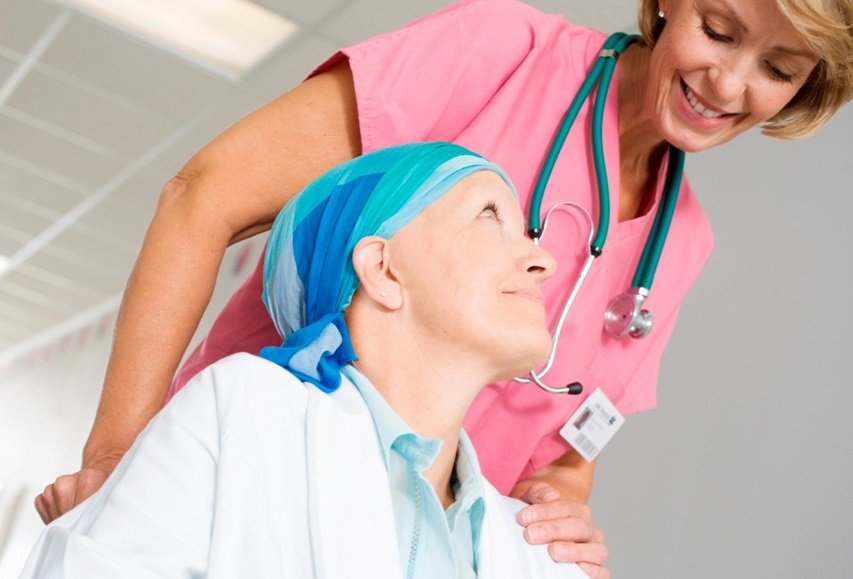 Procedimento de crioablação sendo realizado em paciente com metástase óssea