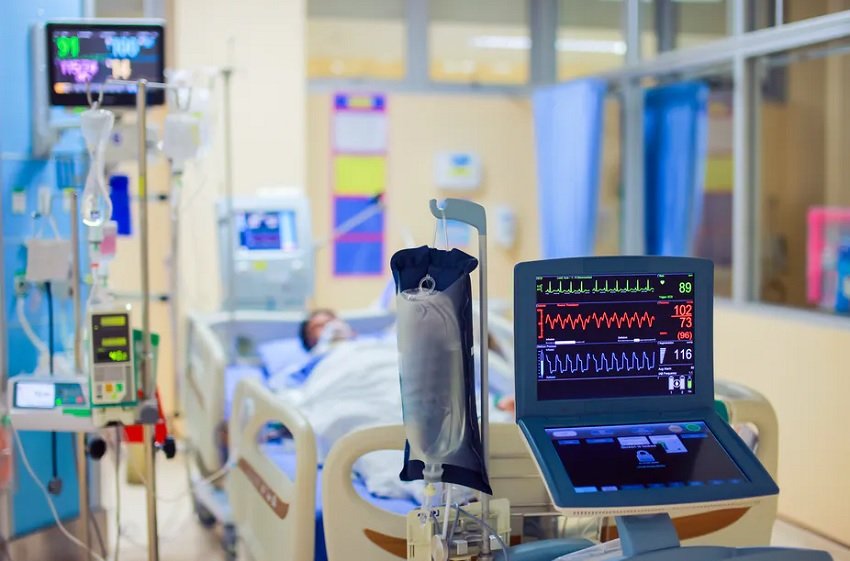 Equipe médica do Hospital São Mateus cuidando de pacientes na nova UTI Coronariana em Cuiabá