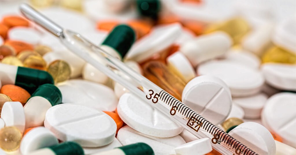 Criança recebendo orientação farmacêutica através de telemedicina