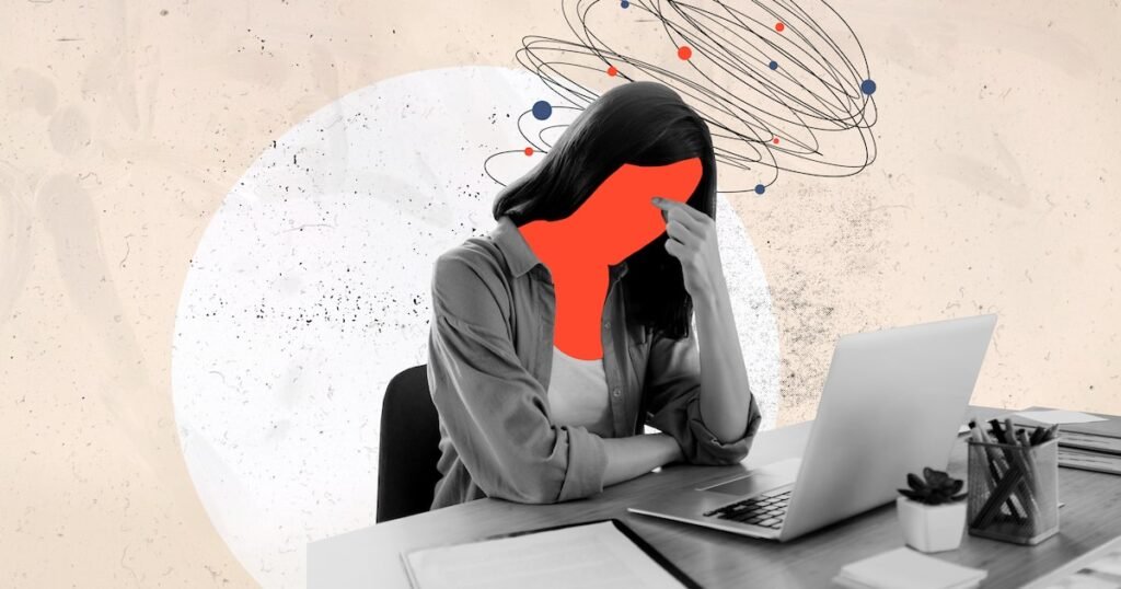 Funcionário estressado em ambiente de trabalho