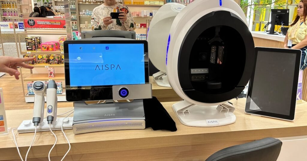 Inovação em farmácias com tecnologias de beleza como scanner facial e diagnósticos de pele.