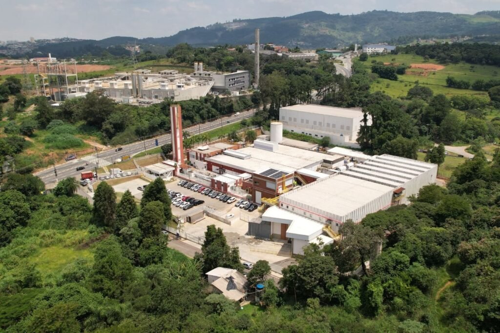 Fábrica da farmacêutica Chiesi em Santana de Parnaíba, Brasil, com novo investimento em tecnologia e produção de inaladores.